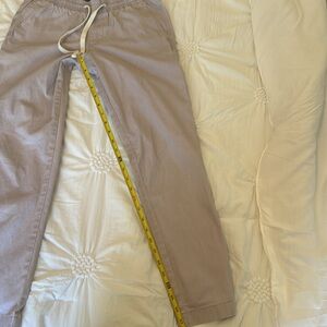 Vineyard Vines men’s joggers/pants. Lt Tan kakhi. Size XS. ELASTIC BAND & string